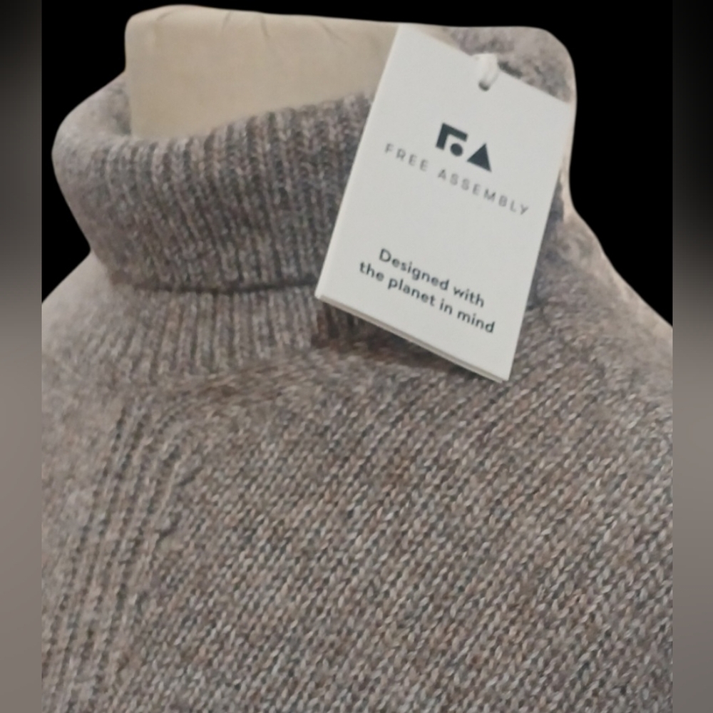 Cozy Turtleneck Sweater - Picture 4 of 6